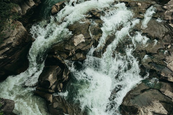 Explore britain's secret historical treasures: embark on our engaging educational tours throughout the uk